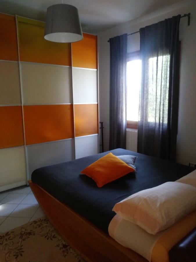 Angy House Appartement Iolanda di Savoia Buitenkant foto
